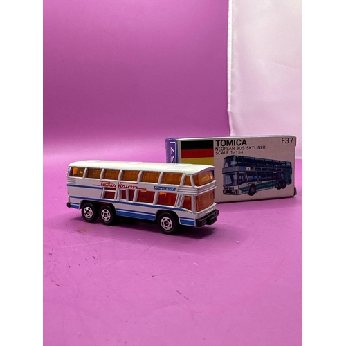 205 - Tomica Number F37 Neoplan Bus Skyliner Mib