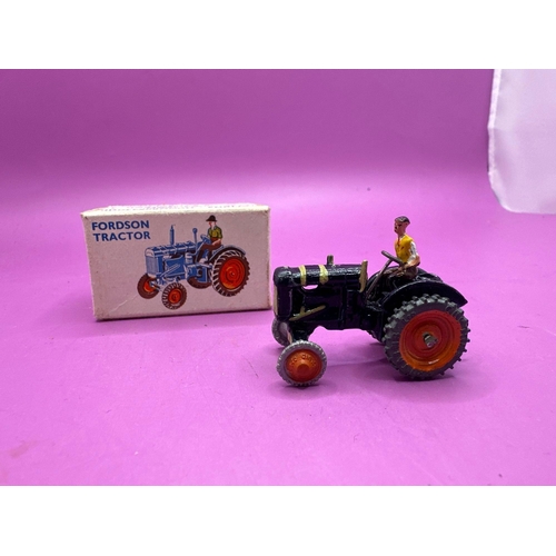 208 - Britains Lilliput Number Lv604 Fordson Tractor In Navy Mib