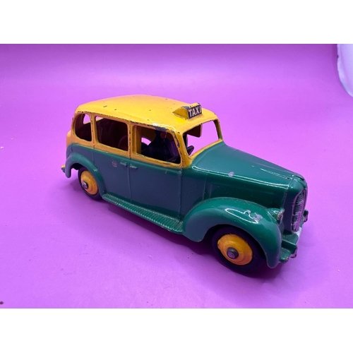 298 - Dinky Toys Unboxed Austin Taxi In Green And Yellow.