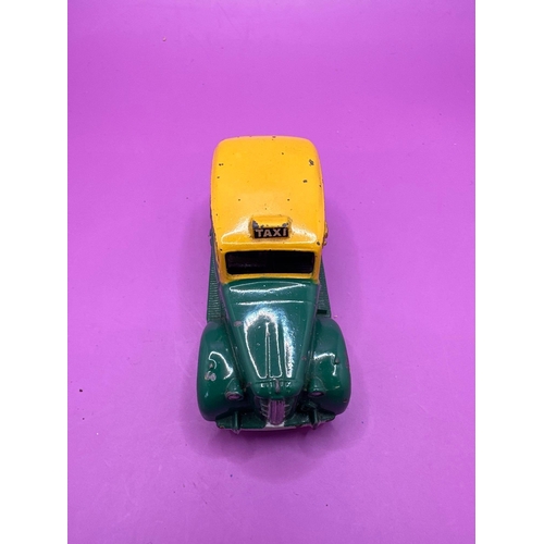 298 - Dinky Toys Unboxed Austin Taxi In Green And Yellow.