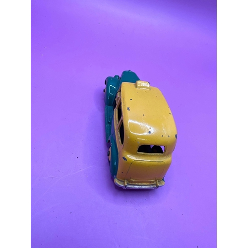 298 - Dinky Toys Unboxed Austin Taxi In Green And Yellow.