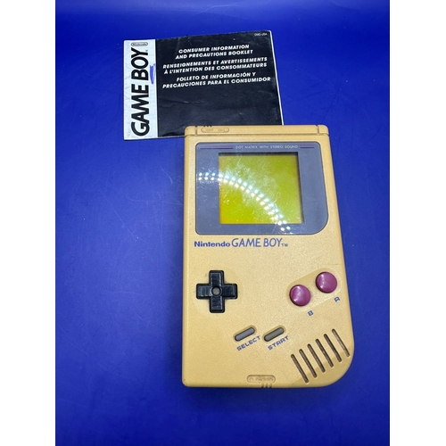 29 - Original GameBoy in Gold Model DMG - 01