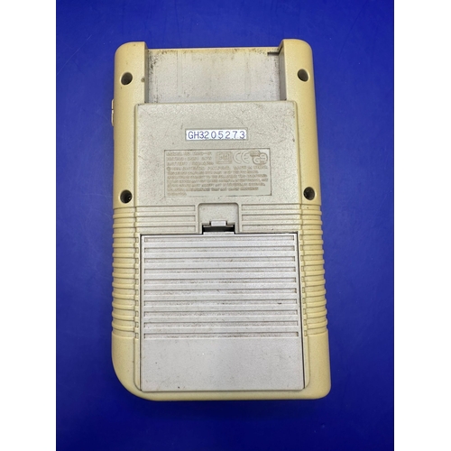 29 - Original GameBoy in Gold Model DMG - 01