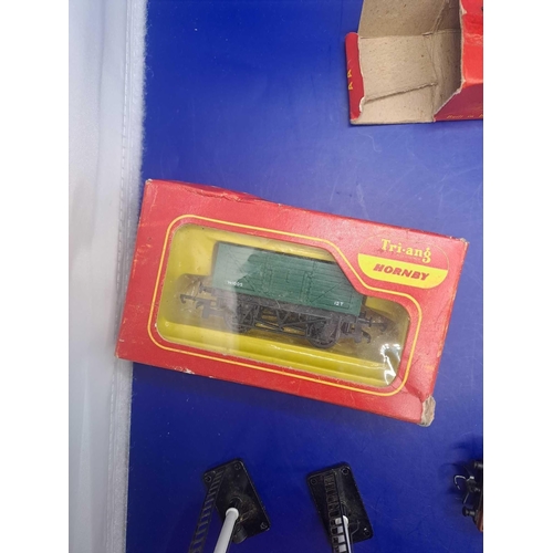 Tri-ang railways 2 hand operated signal-home Tri-ang hornby open goods ...