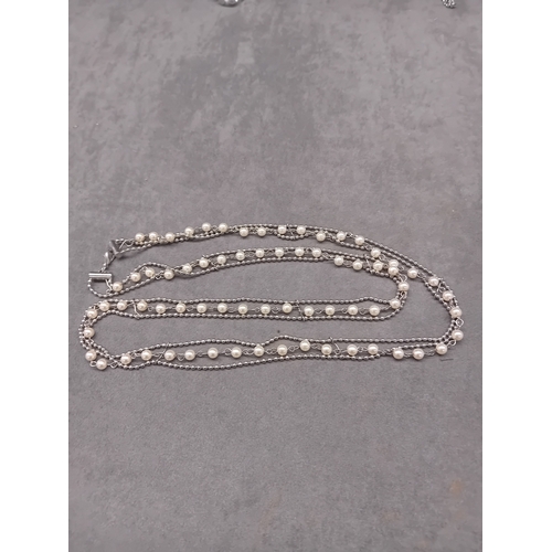 94 - Mixed lot of dress Jewelry containing 6 Necklaces as pictured