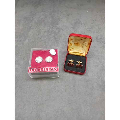 110 - Mixed lot of 2 Cuff links&nbsp; 
1 Love Hearts&nbsp; 
1 Diamond cut 22ct Gold plated&nbsp;... 