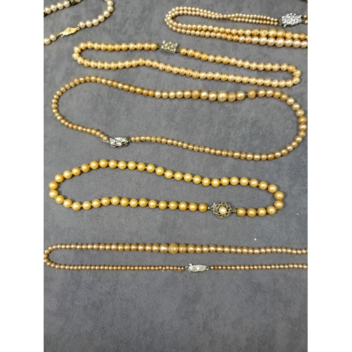 118 - Mixed lot of dress Jewelry, Peal designs with pretty center jewels as pictured.&nbsp;