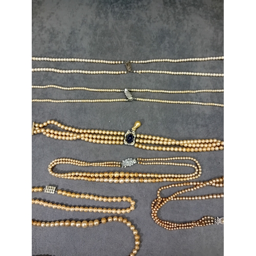 118 - Mixed lot of dress Jewelry, Peal designs with pretty center jewels as pictured.&nbsp;