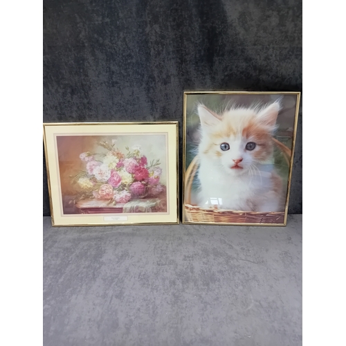 194 - Lot of 2 pictures&nbsp; 
1 white and ginger cat in basket 
Size 51cm x 41cm&nbsp; 
1 prize carnation... 
