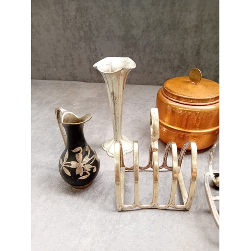 366 - Mixed Lot of metalware, includes silver Plated toast rack, pewter stein copper pot and other items a... 