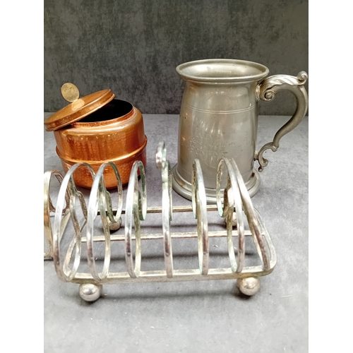 366 - Mixed Lot of metalware, includes silver Plated toast rack, pewter stein copper pot and other items a... 