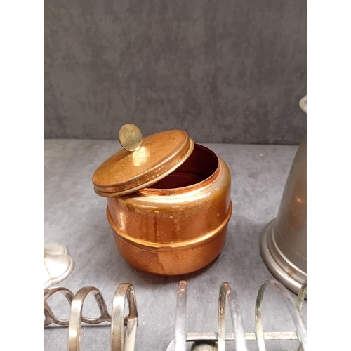 366 - Mixed Lot of metalware, includes silver Plated toast rack, pewter stein copper pot and other items a... 