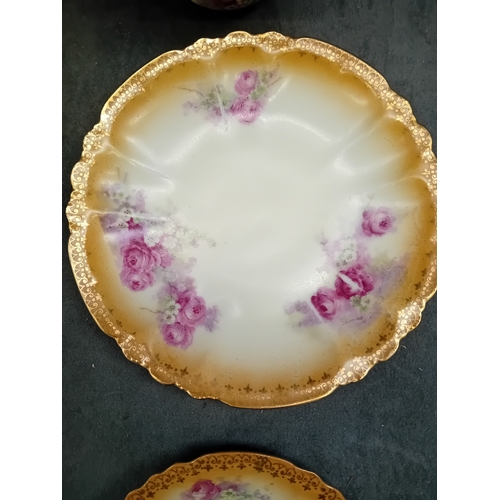 398 - Two Austrian Victoria Carlsbad (Schmidt & Co) porcelain teacups and four matching saucers. The i... 