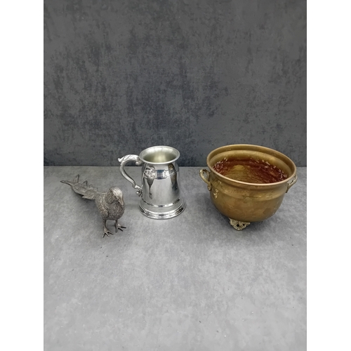 440 - A polished, reflective pewter tankard, identified by web intelligence as English pewter, likely from... 