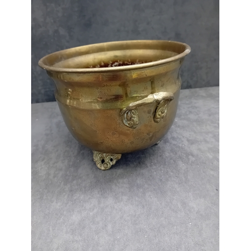 440 - A polished, reflective pewter tankard, identified by web intelligence as English pewter, likely from... 