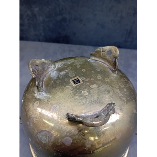 440 - A polished, reflective pewter tankard, identified by web intelligence as English pewter, likely from... 