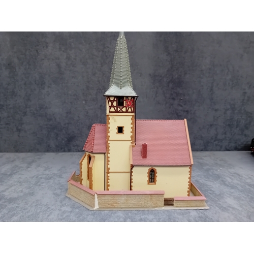 679 - Lot of 2 Kibri model railway buildings ho/oo scale as pictured