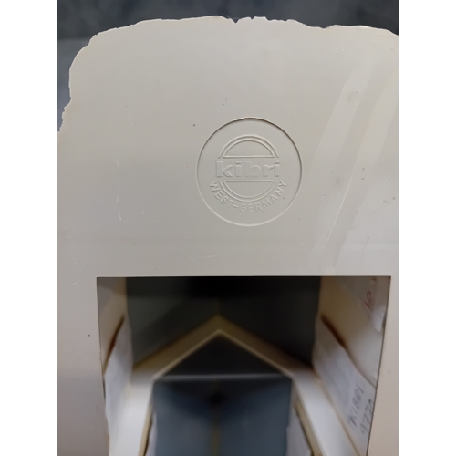 679 - Lot of 2 Kibri model railway buildings ho/oo scale as pictured