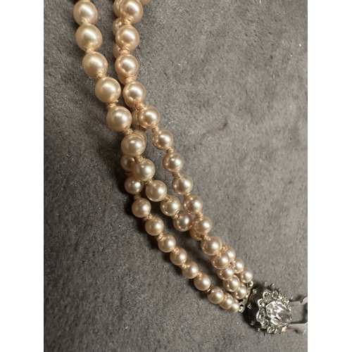 471 - A vintage three-strand necklace, exhibiting a classic style. It is composed of consistent-sized, lig... 