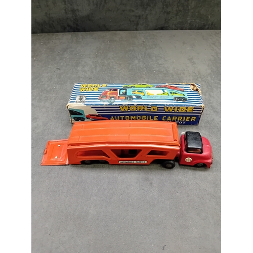 585 - A vintage Y4935 SSS tin friction automobile carrier truck and trailer set, manufactured in Japan. Th... 