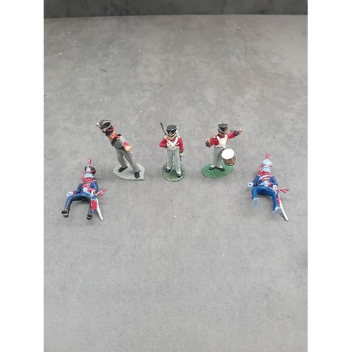 586 - A group of five hand-painted, cast metal miniature military figures, depicting soldiers in period Eu... 