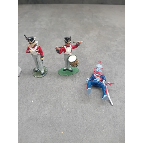 586 - A group of five hand-painted, cast metal miniature military figures, depicting soldiers in period Eu... 