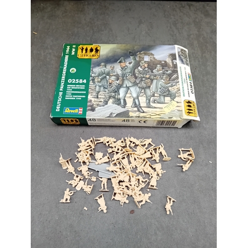 589 - A Revell 1/72 scale plastic model kit, No. 02584, featuring 
