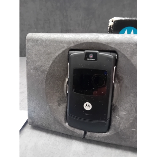 102 - Motorola Razr V3 complete in original box as pictured