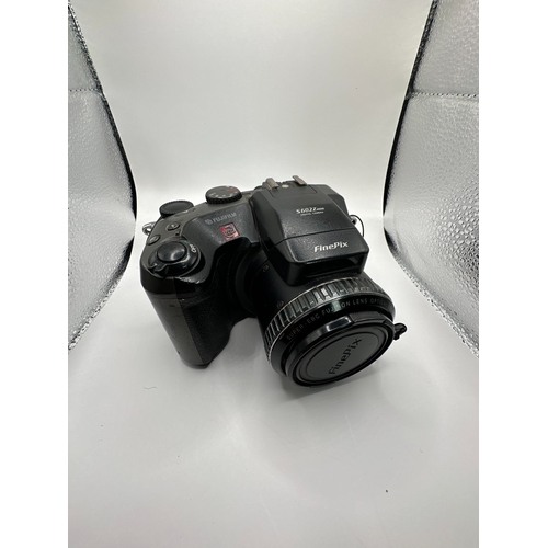 118 - Fujifilm FinePix S602 6x Zoom number 26L08615