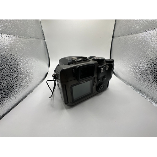 118 - Fujifilm FinePix S602 6x Zoom number 26L08615