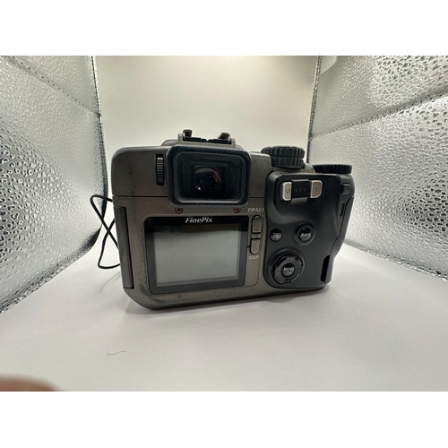 118 - Fujifilm FinePix S602 6x Zoom number 26L08615