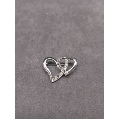 134 - Mixed lot containing 1 Watch and 2 Broches as pictured