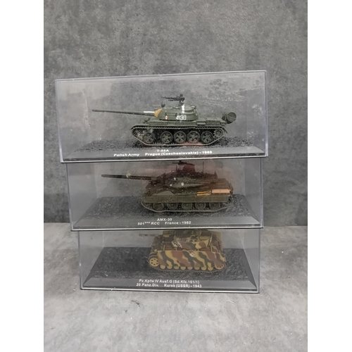 A collection of 15 DeAgostini 'The Combat Tanks Collection' scale ...