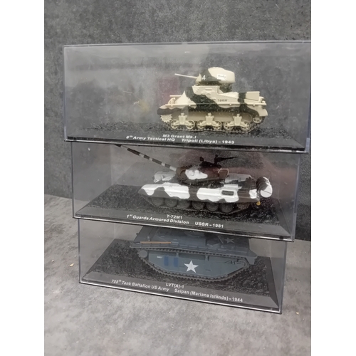 322 - A collection of fifteen DeAgostini 'The Combat Tanks Collection' die-cast or plastic scale models of... 