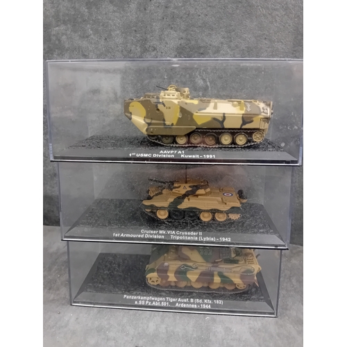 322 - A collection of fifteen DeAgostini 'The Combat Tanks Collection' die-cast or plastic scale models of... 