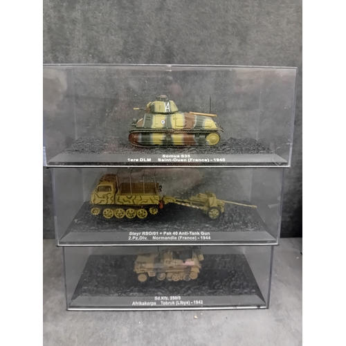 323 - A collection of 15 DeAgostini 'The Combat Tanks Collection' miniature military vehicle models. The l... 