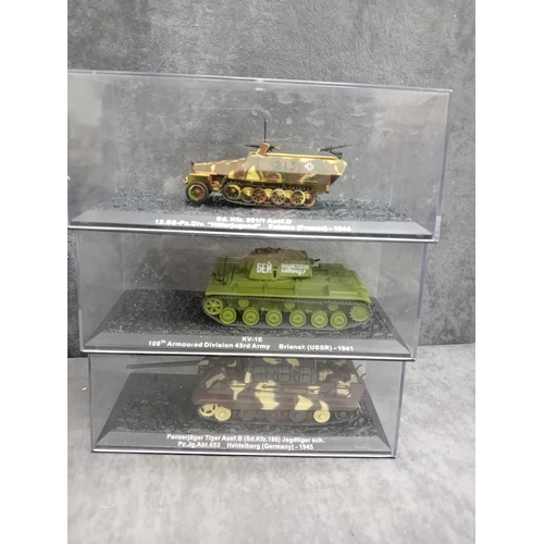 323 - A collection of 15 DeAgostini 'The Combat Tanks Collection' miniature military vehicle models. The l... 
