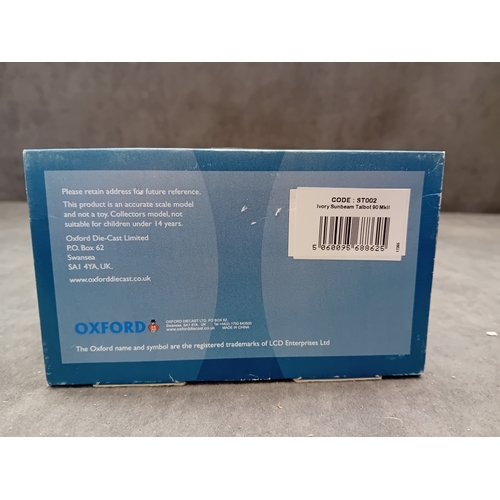 390 - An Oxford Die-Cast 1:43 scale model of an Ivory Sunbeam Talbot 90 MkII, product code ST002. This die... 