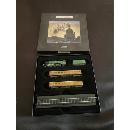 517 - An Atlas Editions Minitrains 1/220 Z Scale model railway set. This lot comprises 1 set, which includ... 