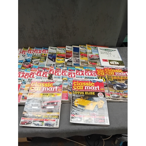 550 - A collection of 41 printed paper automotive enthusiast magazines, prominently featuring titles such ... 