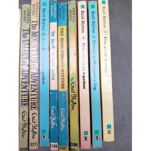 560 - A collection of fourteen mass-market paperback books authored by Enid Blyton, published by Armada Bo... 