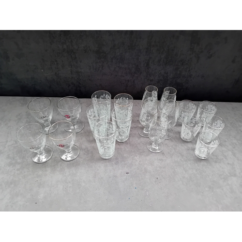 607 - A collection of 20 clear glass drinking vessels, likely dating to the mid-20th century, comprising t... 