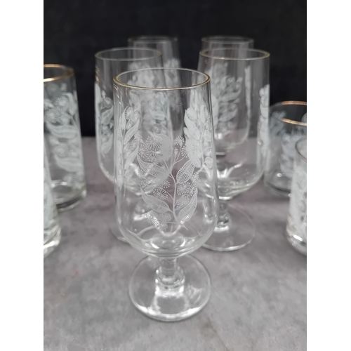 607 - A collection of 20 clear glass drinking vessels, likely dating to the mid-20th century, comprising t... 