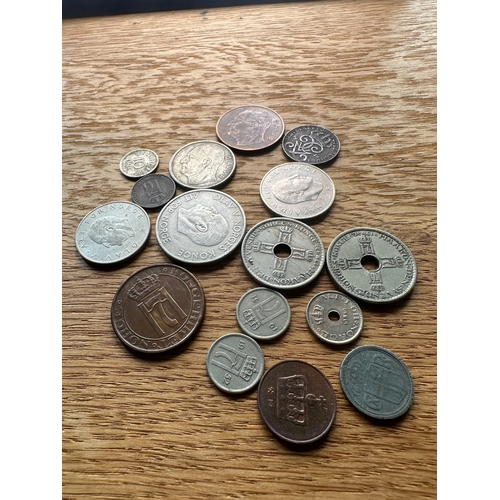 626 - A collection of approximately 25 assorted Norwegian coins, as indicated by the prominent 