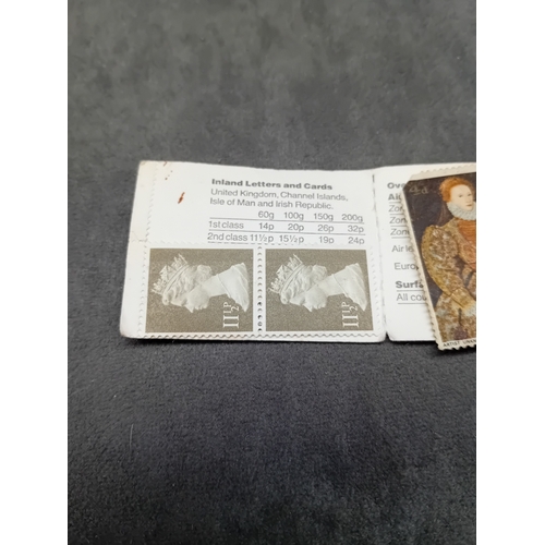 639 - Mixed lot containing 1 Â£1 note and 4 stamps as pictured