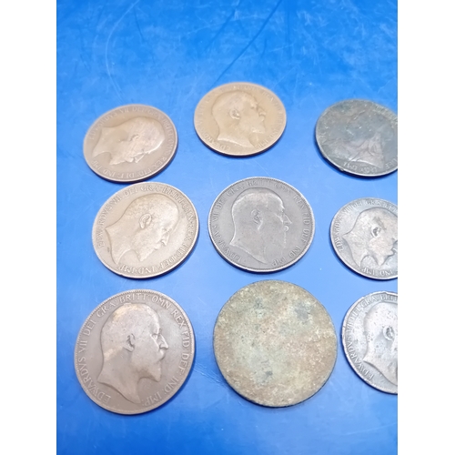 661 - A collection of 12 heavily circulated British base metal coins, primarily copper and bronze, dating ... 