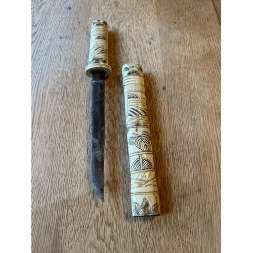 89 - A Japanese Meiji or TaishÃ´ period (1868-1926) tanto or kaiken dagger. The item consists of two comp... 