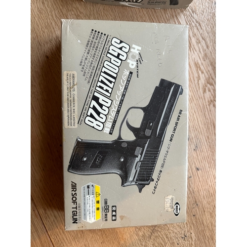 92 - A vintage Marui (MARUI) SCORPIZE P228 Air Sport Gun set. This is a 1/1 scale, spring-cocking replica... 