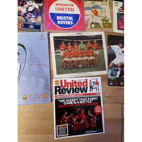 17 - Manchester united match day programmes and photo card of the team&nbsp;