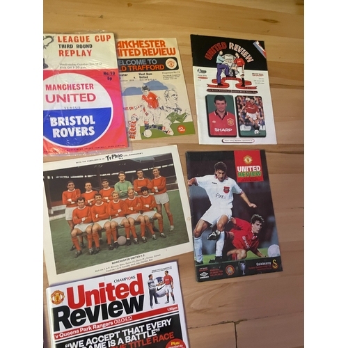 17 - Manchester united match day programmes and photo card of the team&nbsp;